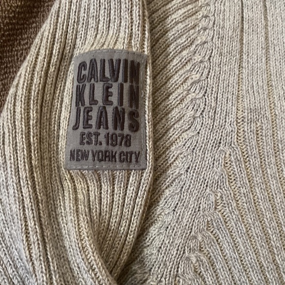 Calvin Klein XL cardigan sweater, great condition no wear or stains - Picture 6 of 6